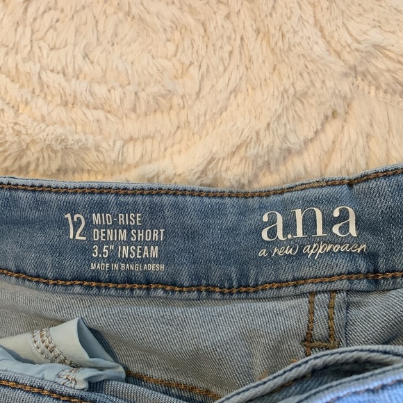 Ana Mid-Rise Denim Shorts Preloved size 12 - Picture 4 of 5